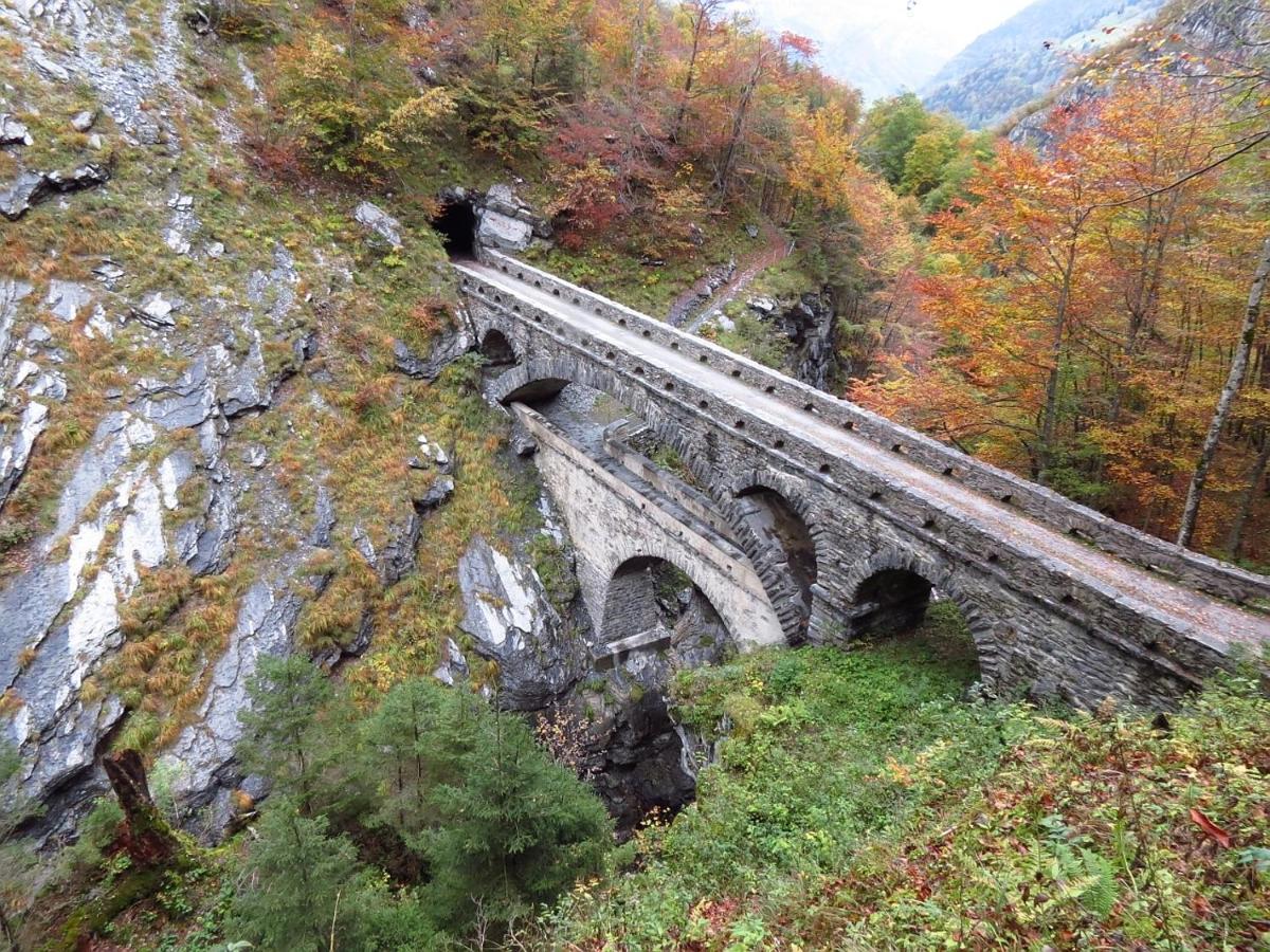 Bed And Breakfast - Die Aelplersuit Fuer Backpackers - Rucksacktouristen Im Berghuesli Linthal المظهر الخارجي الصورة