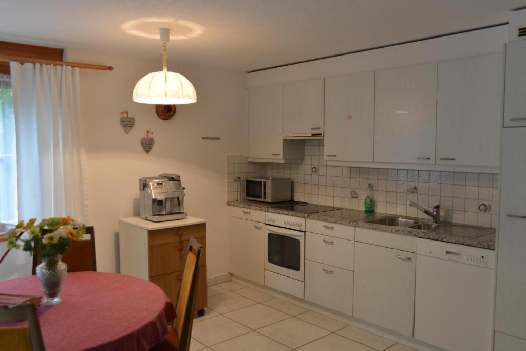 Bed And Breakfast - Die Aelplersuit Fuer Backpackers Im Berghuesli Linthal المظهر الخارجي الصورة