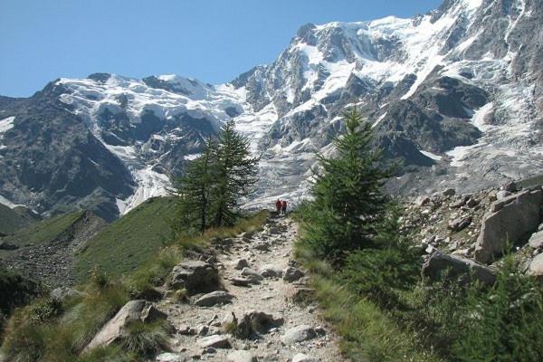 Bed And Breakfast - Die Aelplersuit Fuer Backpackers Im Berghuesli Linthal المظهر الخارجي الصورة
